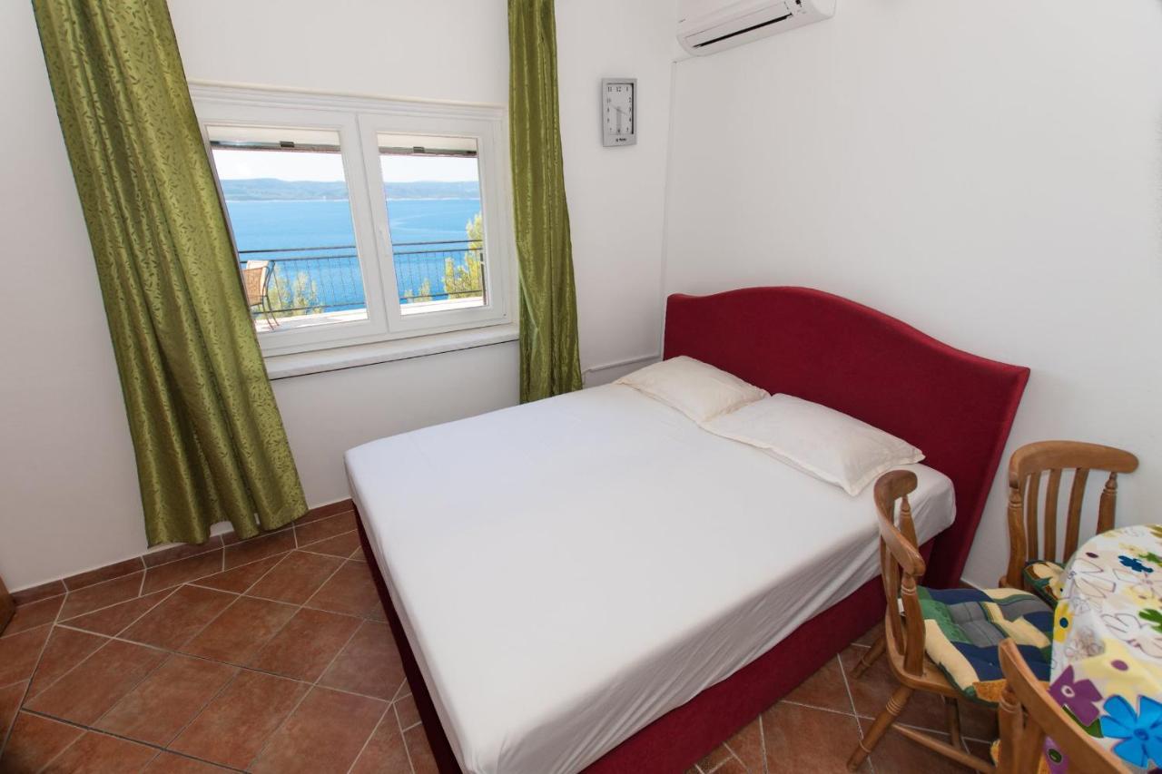 Near The Beach Apartments Jagodia Brela Exterior photo