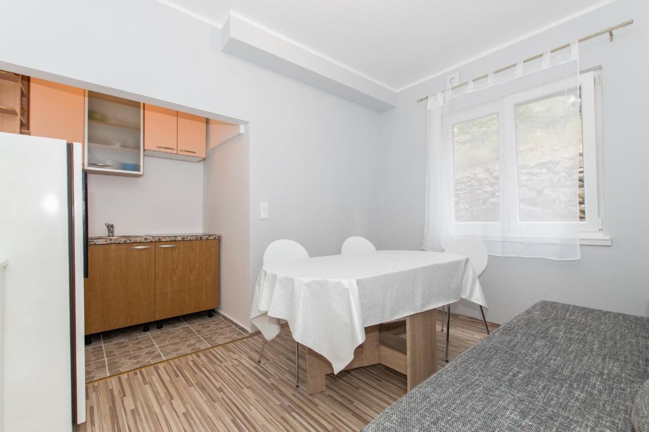 Near The Beach Apartments Jagodia Brela Exterior photo