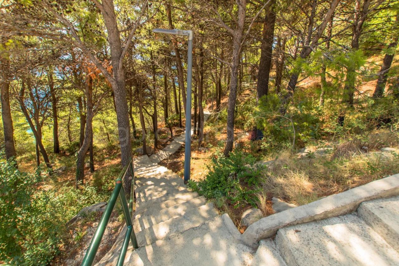 Near The Beach Apartments Jagodia Brela Exterior photo