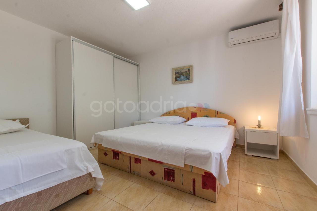 Near The Beach Apartments Jagodia Brela Exterior photo