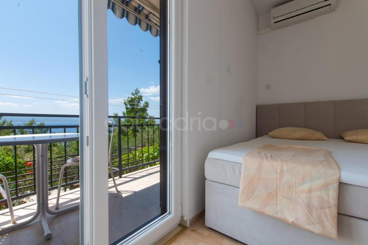 Near The Beach Apartments Jagodia Brela Exterior photo